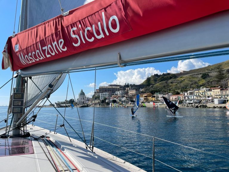 Tour in barca a vela dello Stretto di Messina